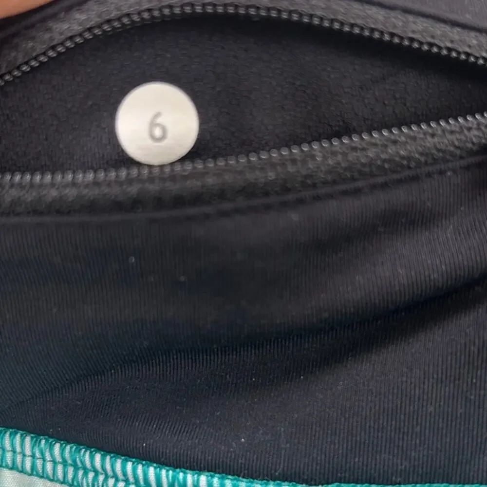 Lululemon Tracker Short II Dye White Blue Tropics / Black size 6